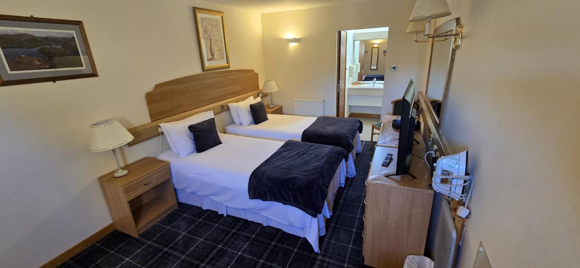 The Red Lion Tavern Fochabers Exteriör bild