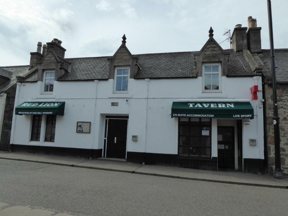 The Red Lion Tavern Fochabers Exteriör bild
